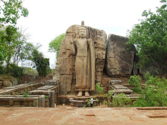Avukana Buddha Statue